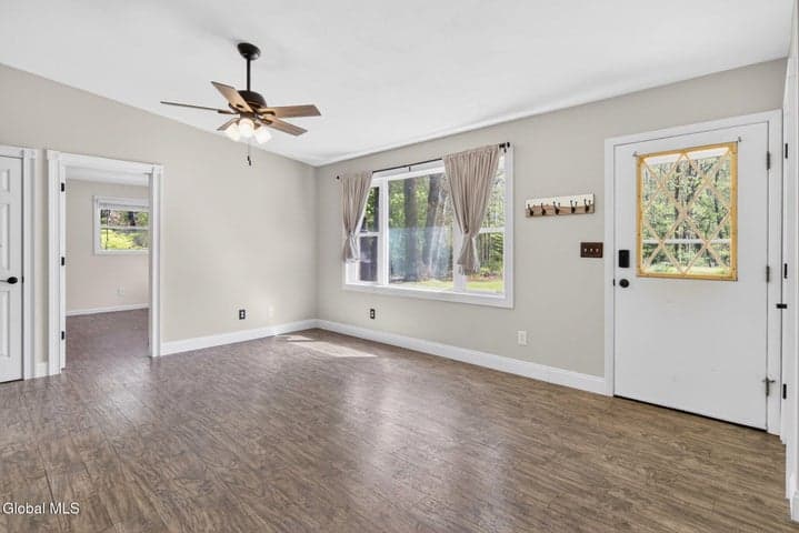 6B Deer Creek, Clifton Park, NY, photo 4