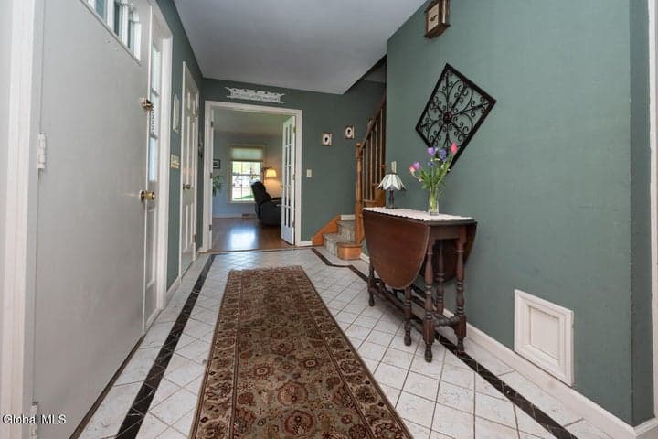 573 Jefferson Court, Guilderland, NY, photo 3