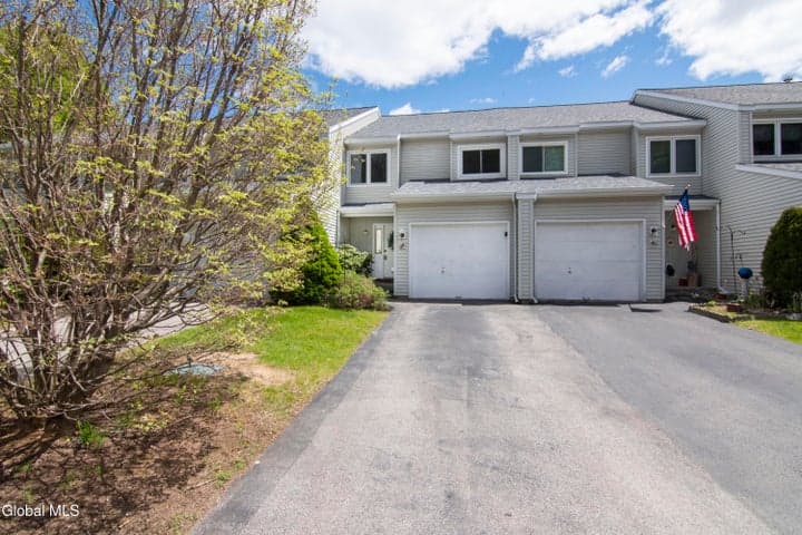 69 Belmont Drive, Saratoga Springs, NY, photo 2