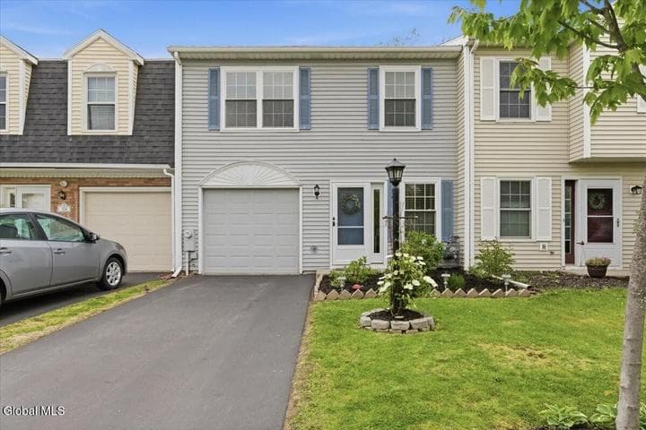 126 Bridgewood Lane, Watervliet, NY, photo 1