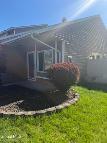 2050 Rosedale Way, Guilderland, NY, photo 2