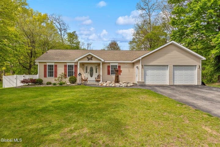 46 Esther Street, Rotterdam, NY, photo 1