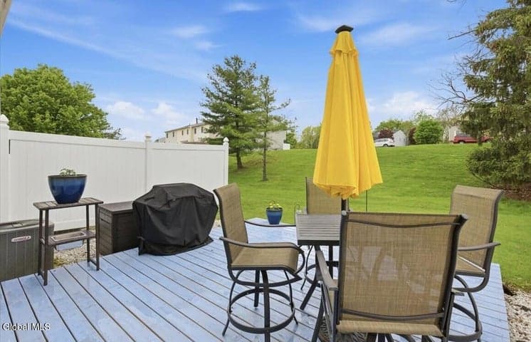 126 Bridgewood Lane, Watervliet, NY, photo 2