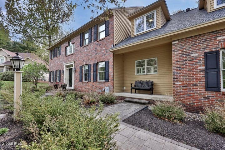 7 Deep Woods Drive, Latham, NY, photo 3