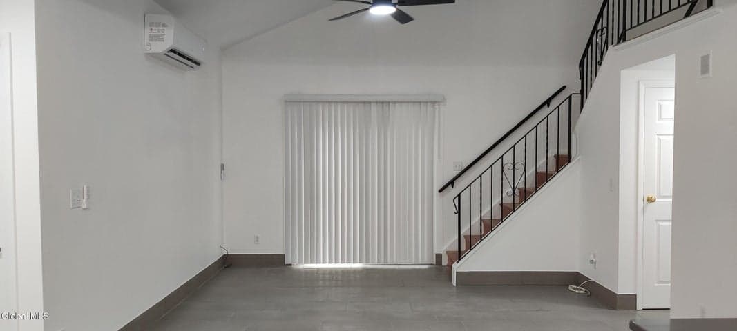 24 Arrow Wood Place, Malta, NY, photo 3