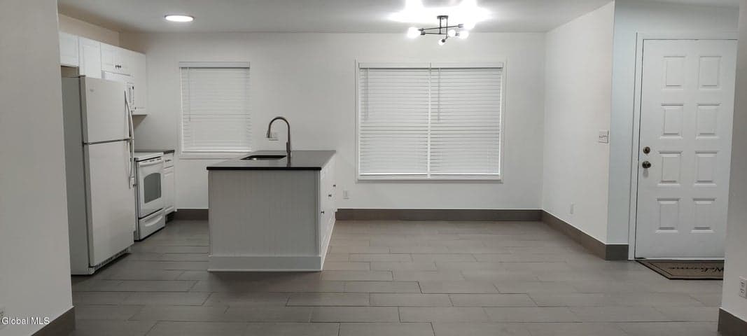24 Arrow Wood Place, Malta, NY, photo 5