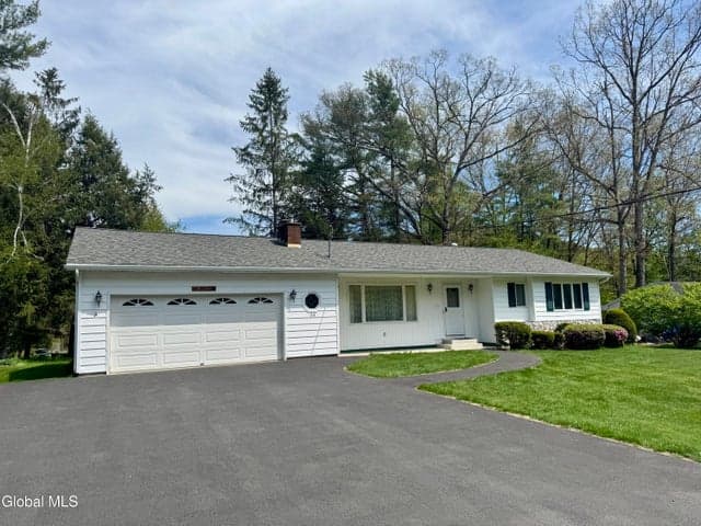 24 Links Avenue, Hadley, NY, photo 2