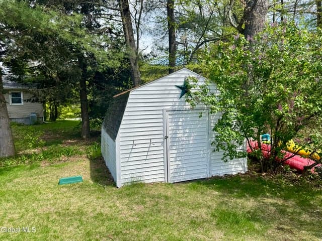 24 Links Avenue, Hadley, NY, photo 5
