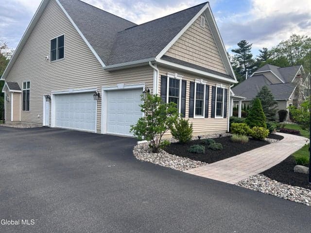 224 Brittany Place, Niskayuna, NY, photo 3