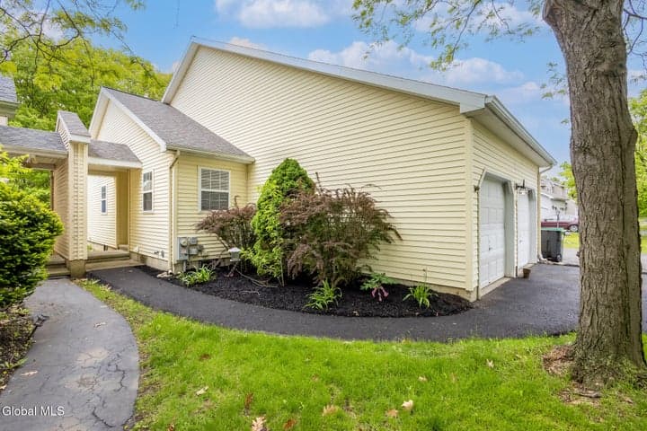 22 Brook Street, East Greenbush, NY, photo 1