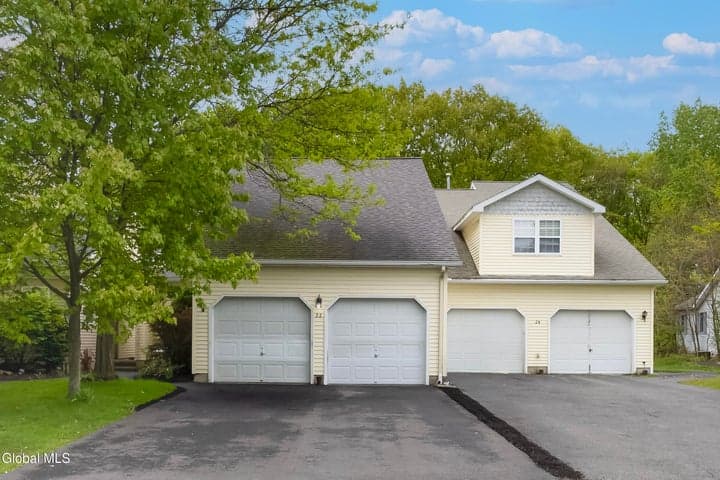 22 Brook Street, East Greenbush, NY, photo 3