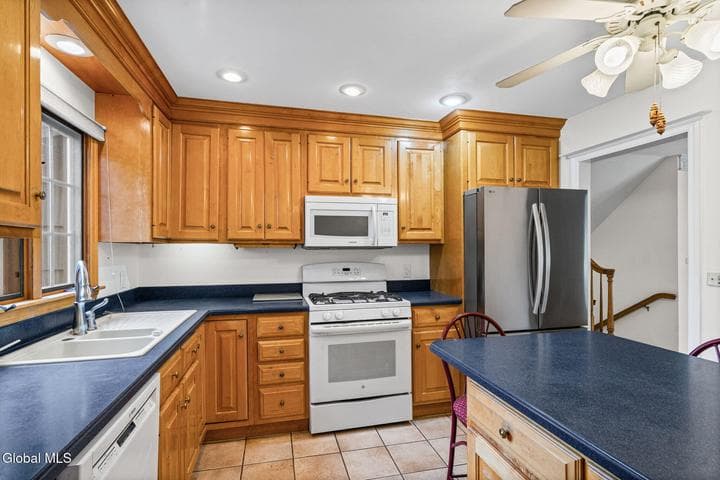 8 Lancaster Drive, Glenville, NY, photo 4