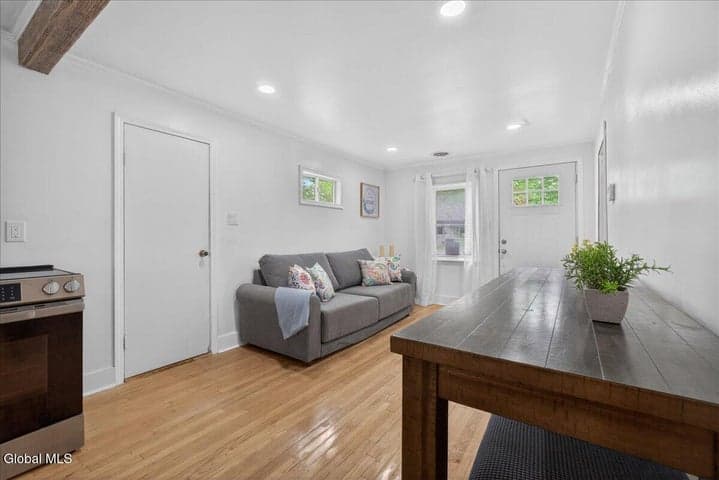 14 Mountain View Avenue, Colonie, NY, photo 5
