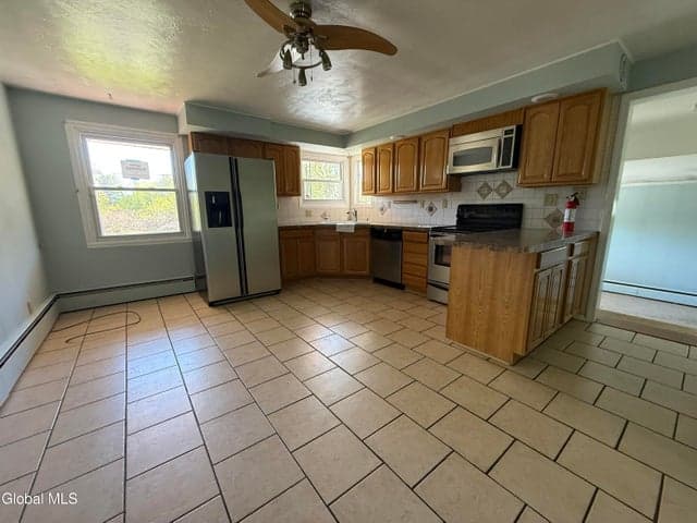 18 Bellevue Avenue, Gloversville, NY, photo 4