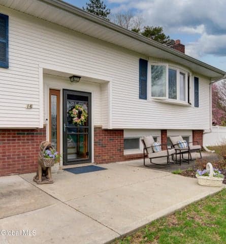 16 Vatrano Lane, Loudonville, NY, photo 2