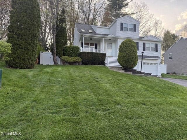 31 Ponderosa Drive, Clifton Park, NY, photo 2
