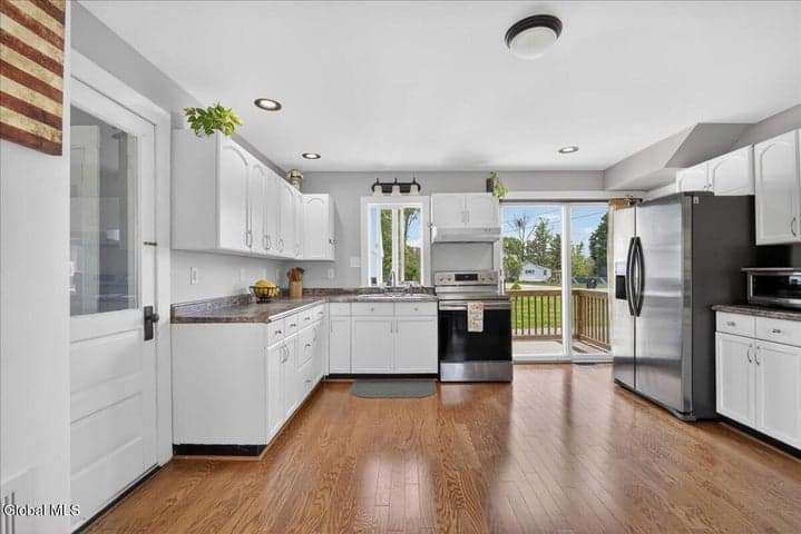 22 Parkhurst Road, Wilton, NY, photo 3