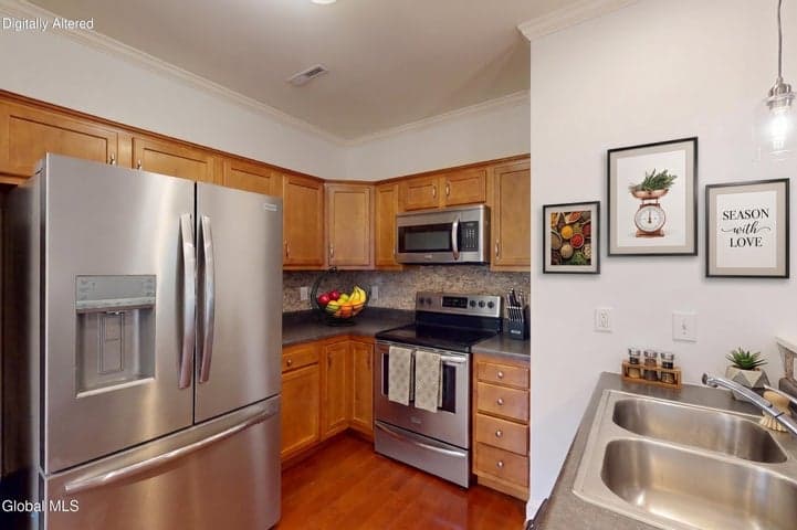 14203 Admirals Walk Drive, Cohoes, NY, photo 4