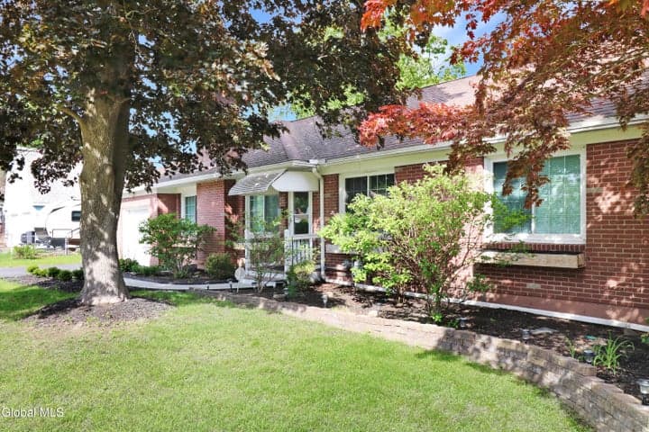 10 Palma Boulevard, Guilderland, NY, photo 4