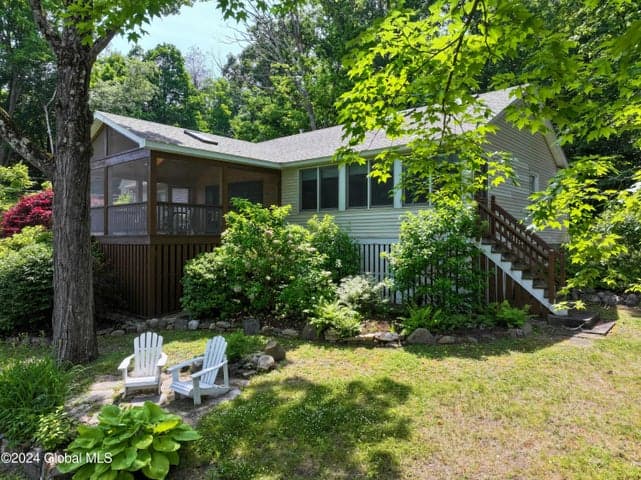 8 Sunrise Court, Hague, NY, photo 1