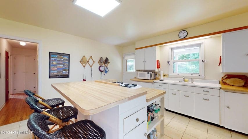 8 Sunrise Court, Hague, NY, photo 3