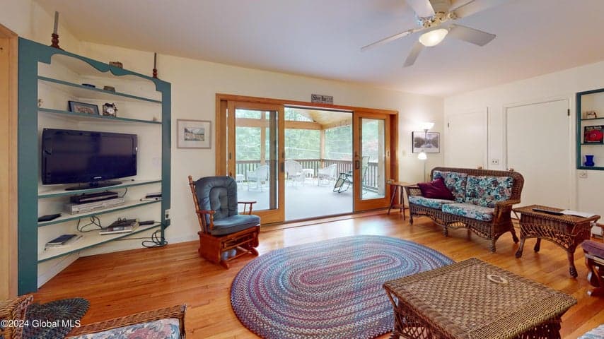 8 Sunrise Court, Hague, NY, photo 4