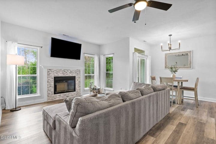 213 Diamond Rock Circle, Troy, NY, photo 3