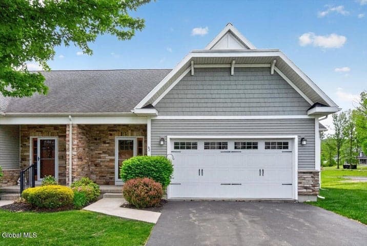 92 Lorenzo Drive, North Greenbush, NY, photo 1
