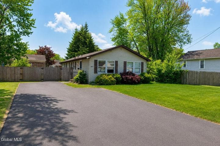 15 Maryland Avenue, Colonie, NY, photo 2