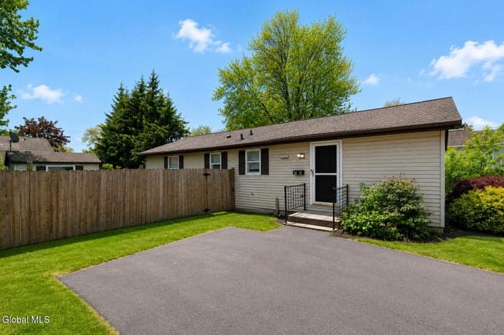 15 Maryland Avenue, Colonie, NY, photo 3