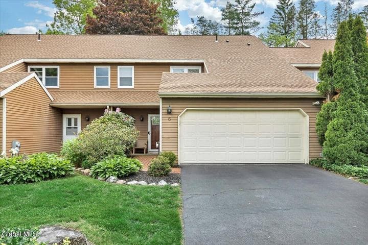 6 Quincy Road, Glenmont, NY, photo 2