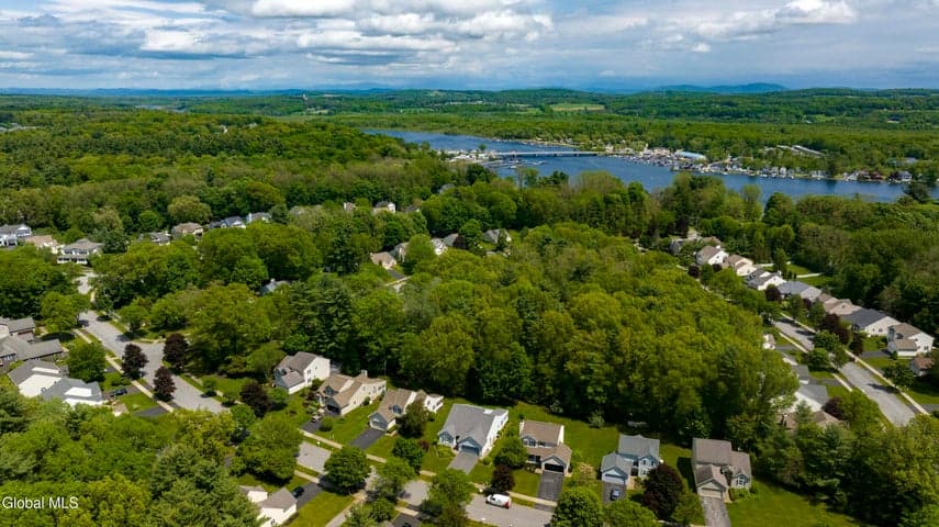 18 Waterview Drive, Saratoga Springs, NY, photo 5