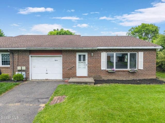 15 Olympian Drive, Slingerlands, NY, photo 1