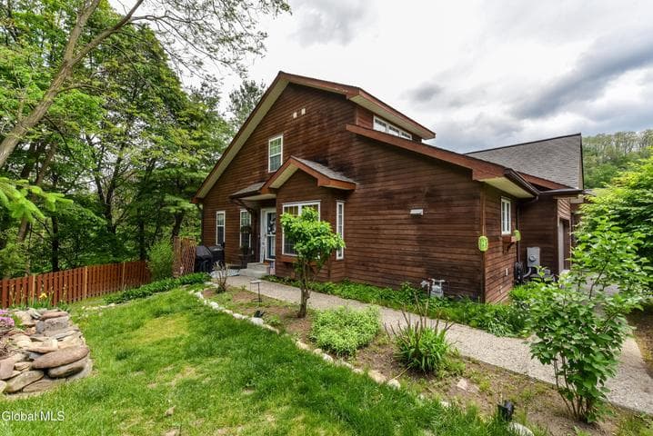 12 Tracey Court, Troy, NY, photo 2