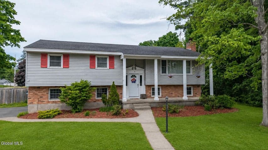 3 Elmwood Drive, Moreau, NY