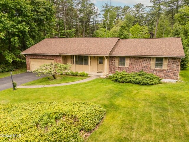 21 Helen Drive, Queensbury, NY, photo 2