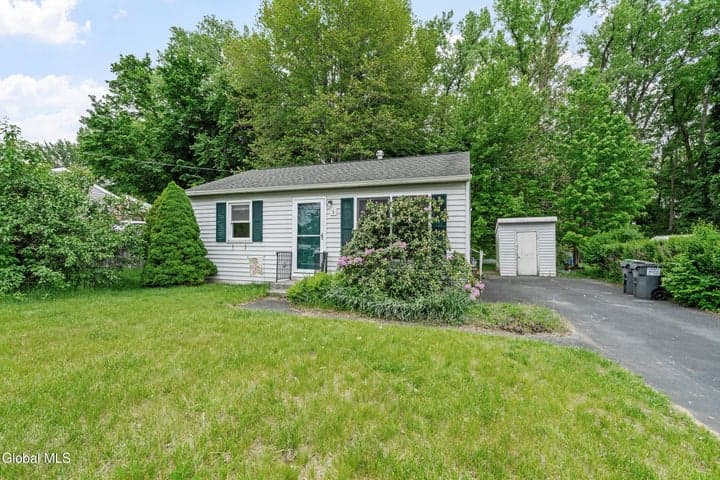 5 Mary Hadge Drive, Colonie, NY, photo 2