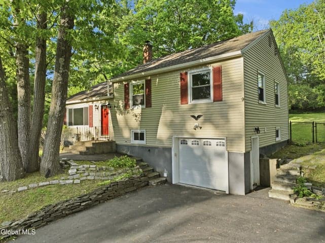 9 W Skyview Drive, Cohoes, NY, photo 1