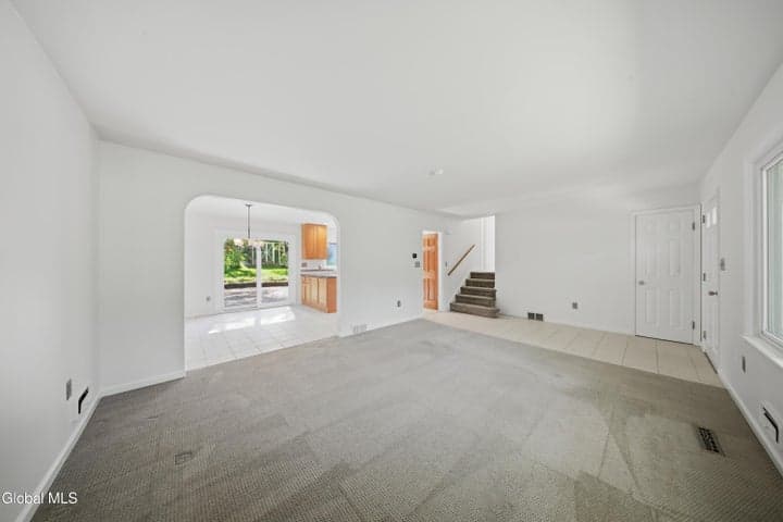9 W Skyview Drive, Cohoes, NY, photo 4