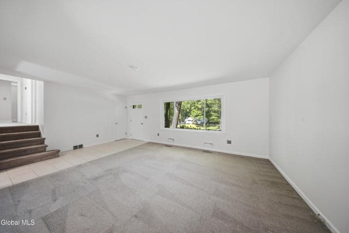 9 W Skyview Drive, Cohoes, NY, photo 5