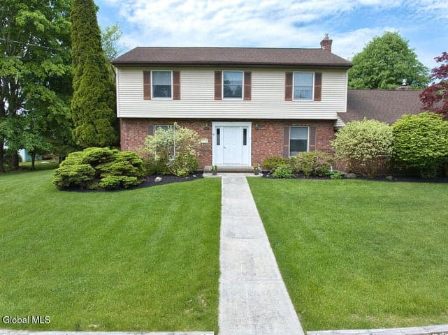 31 Crestwood Lane, Bethlehem, NY, photo 1