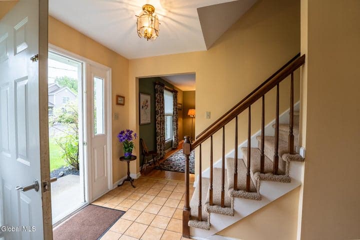 31 Crestwood Lane, Bethlehem, NY, photo 4
