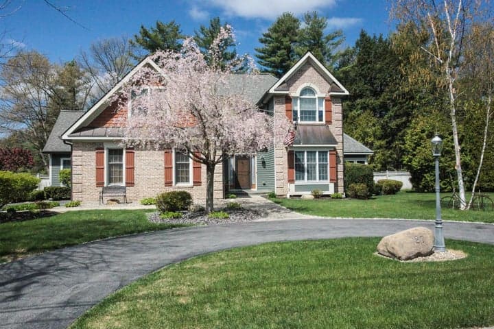 27 Arrowhead Road, Saratoga Springs, NY, photo 2