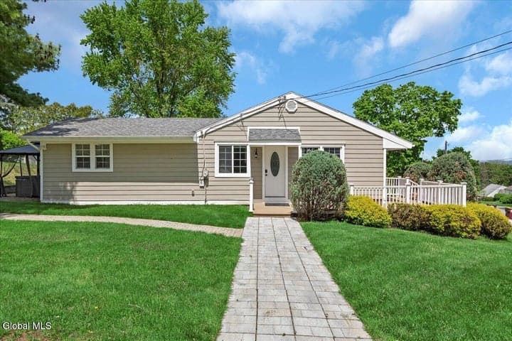 15 Youngs Place, Colonie, NY, photo 4