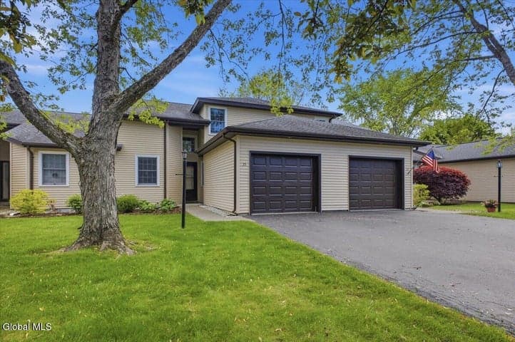 35 Walker Lane, Queensbury, NY