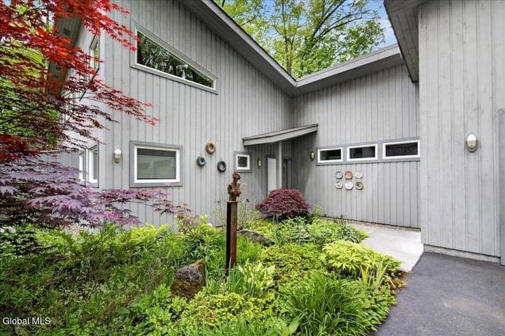 17 Ten Springs Drive, Saratoga Springs, NY, photo 3