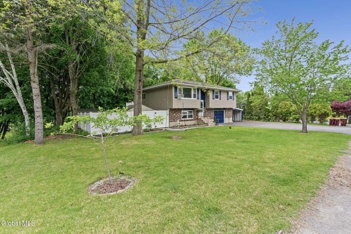 54 Kuhl Boulevard, North Greenbush, NY, photo 2