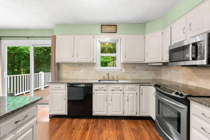 54 Kuhl Boulevard, North Greenbush, NY, photo 5