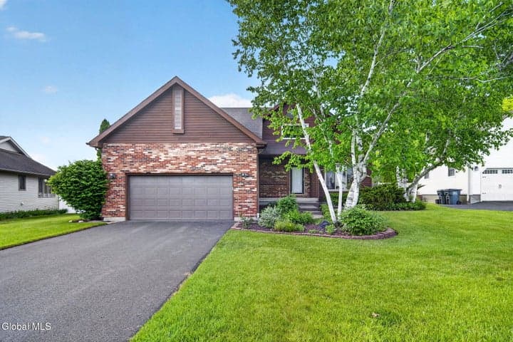 23 Rolling Hills Road, Colonie, NY, photo 1