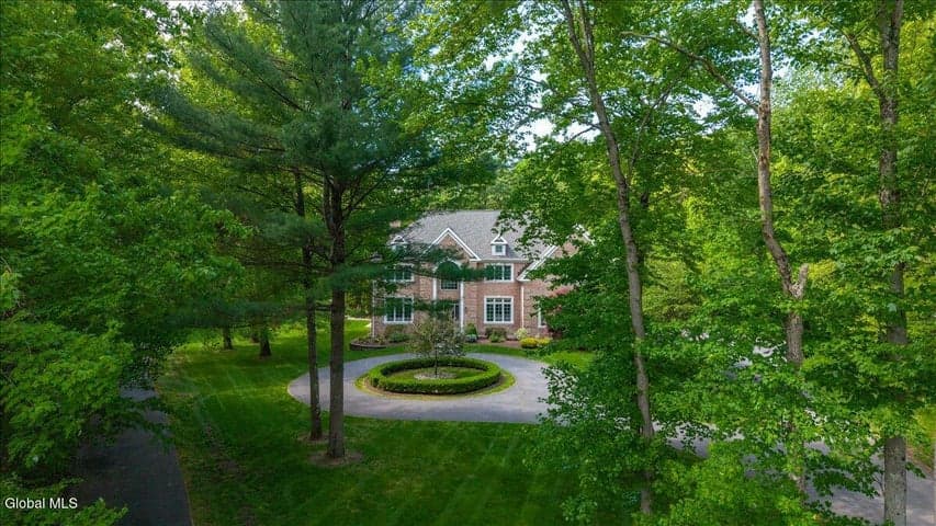 7 Towline Lane, Clifton Park, NY, photo 2
